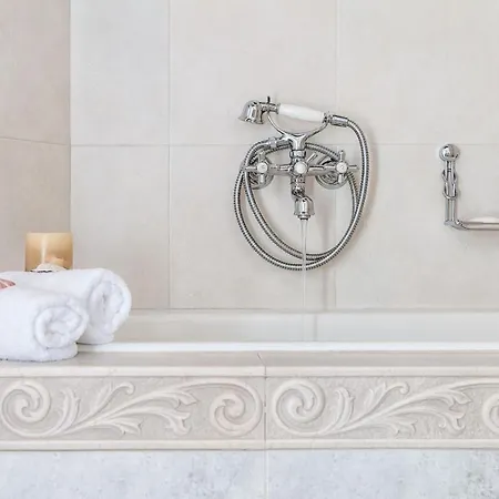 Efrosini Milos Plaka (Milos)