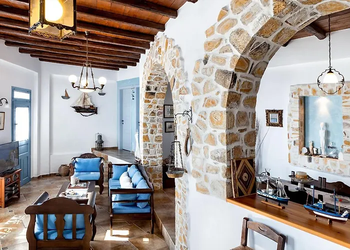 Efrosini Milos * Plaka (Milos)