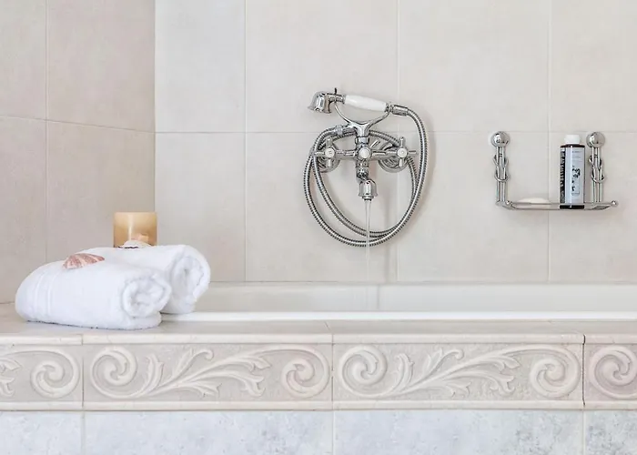 Efrosini Milos Plaka (Milos)