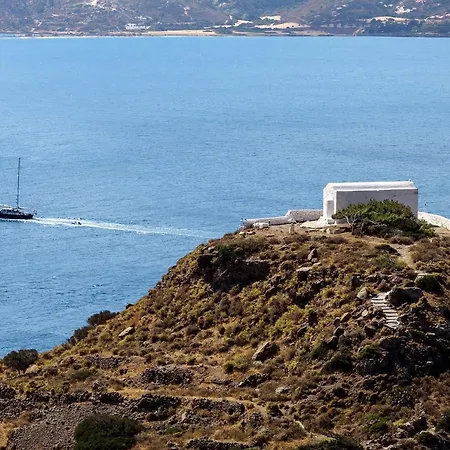 Efrosini Milos * Plaka (Milos)