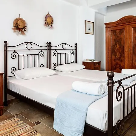 Efrosini Milos Plaka (Milos)