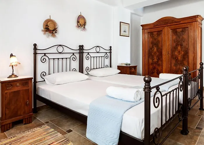 Efrosini Milos Plaka (Milos)