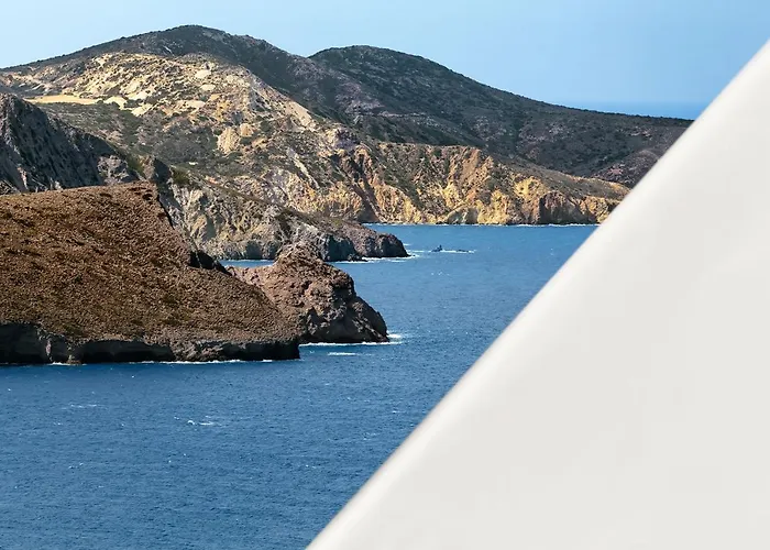 Efrosini Milos Plaka (Milos)